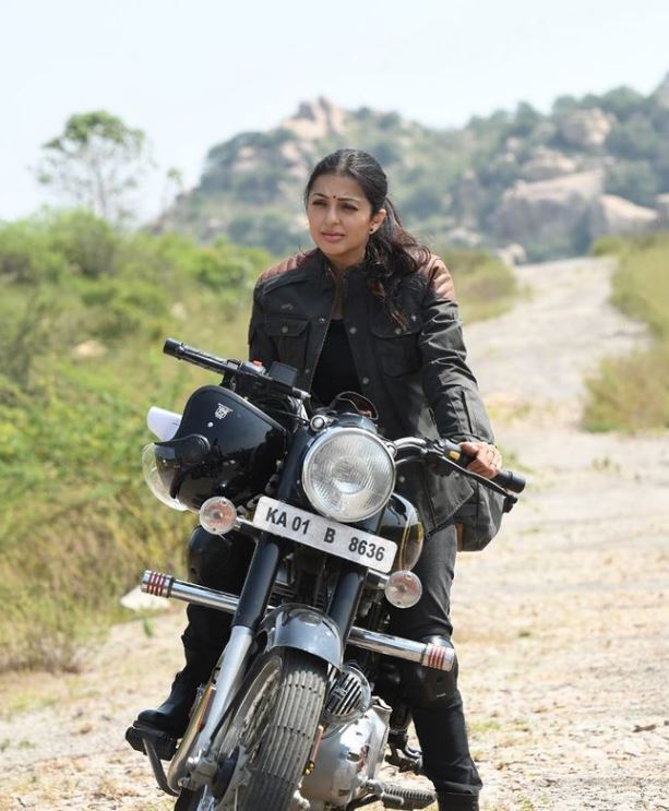 Bhumika Chawla: ఓ రేంజ్‌లో రెచ్చిపోయిన భూమిక.. తల్లైన తర్వాత కూడా ఇంత ఘాటు ఫోజులతో రచ్చ