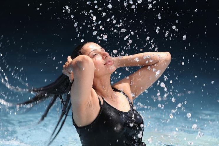 Bhumika Chawla: ఓ రేంజ్‌లో రెచ్చిపోయిన భూమిక.. తల్లైన తర్వాత కూడా ఇంత ఘాటు ఫోజులతో రచ్చ