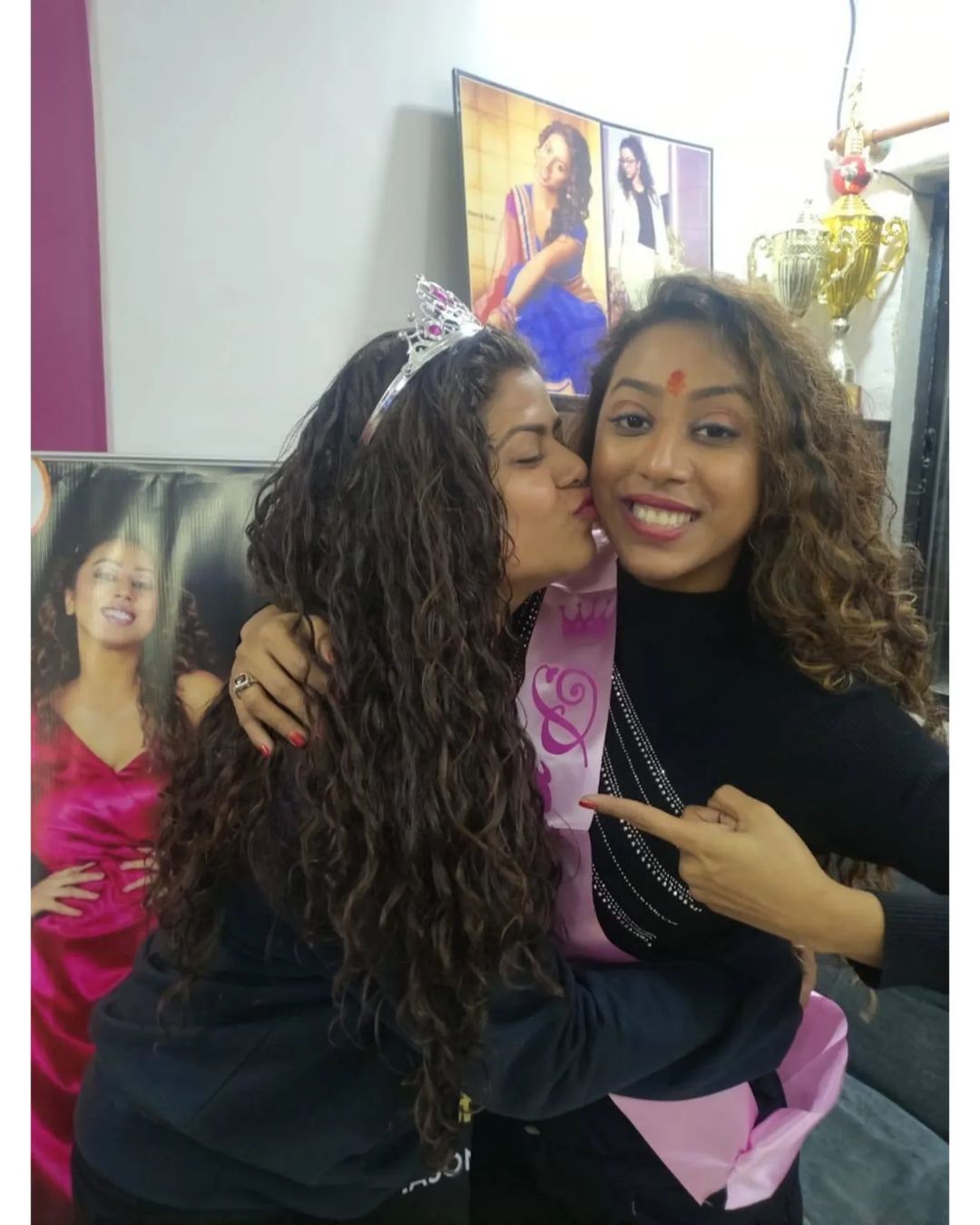 In Pics: Bigg Boss Marathi 3 Finalist Meenal Shah Receives A Grand Welcome At Home