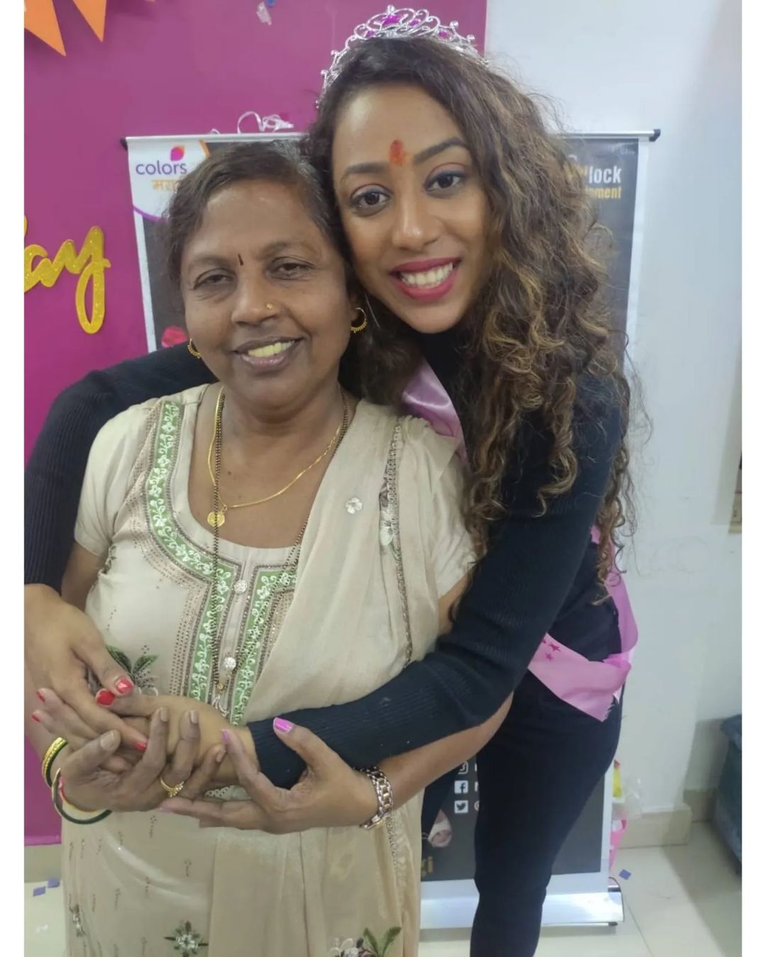 In Pics: Bigg Boss Marathi 3 Finalist Meenal Shah Receives A Grand Welcome At Home