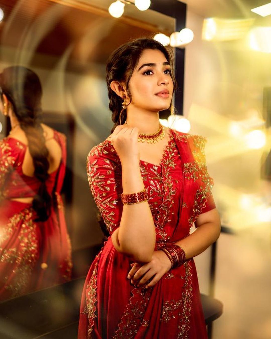 സിമ്പിൾ ലുക്കിൽ നാടൻ സുന്ദരിയായി  നടി, ചിത്രം കാണാം