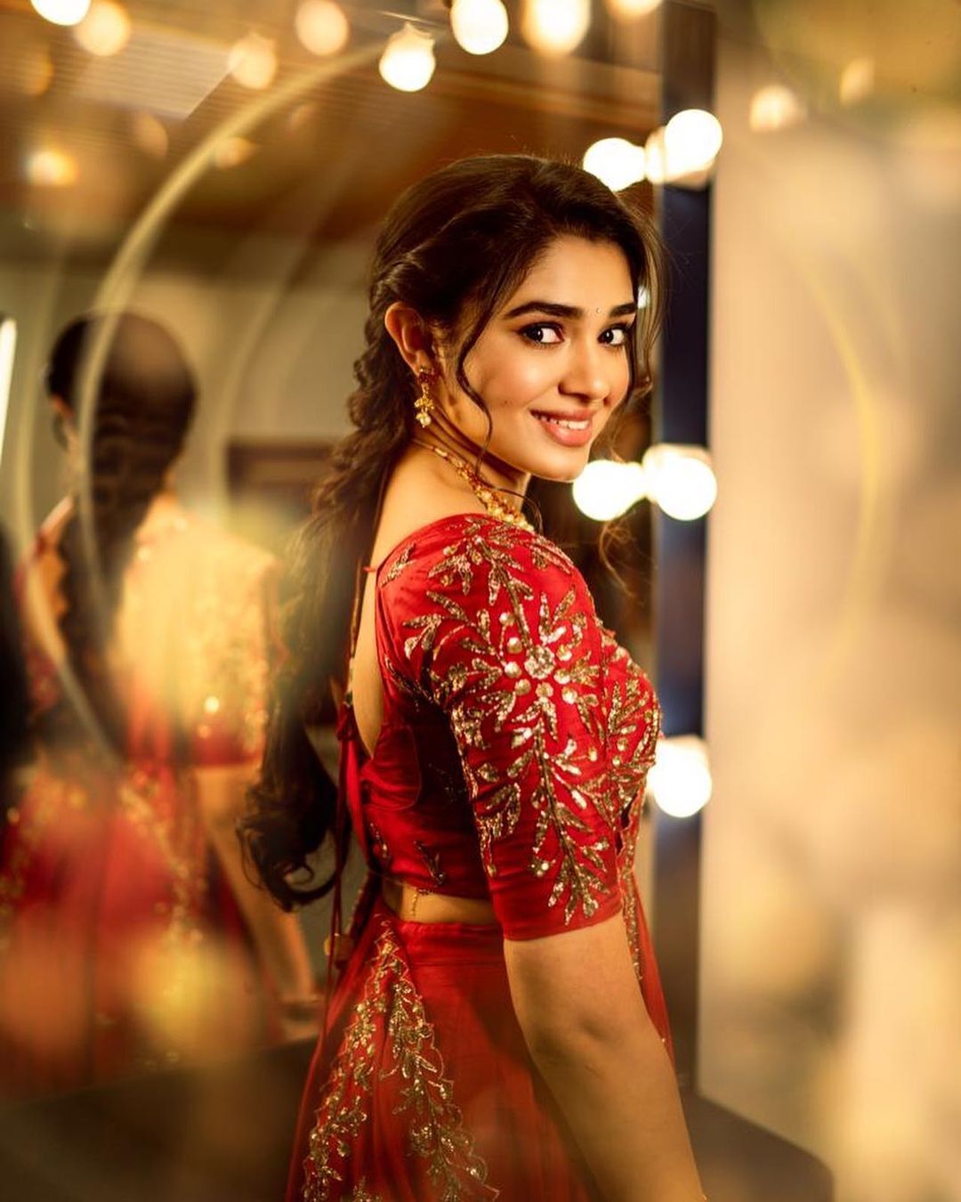 സിമ്പിൾ ലുക്കിൽ നാടൻ സുന്ദരിയായി  നടി, ചിത്രം കാണാം