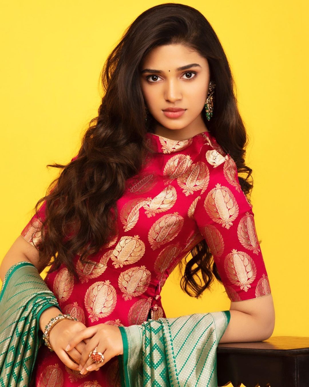 സിമ്പിൾ ലുക്കിൽ നാടൻ സുന്ദരിയായി  നടി, ചിത്രം കാണാം