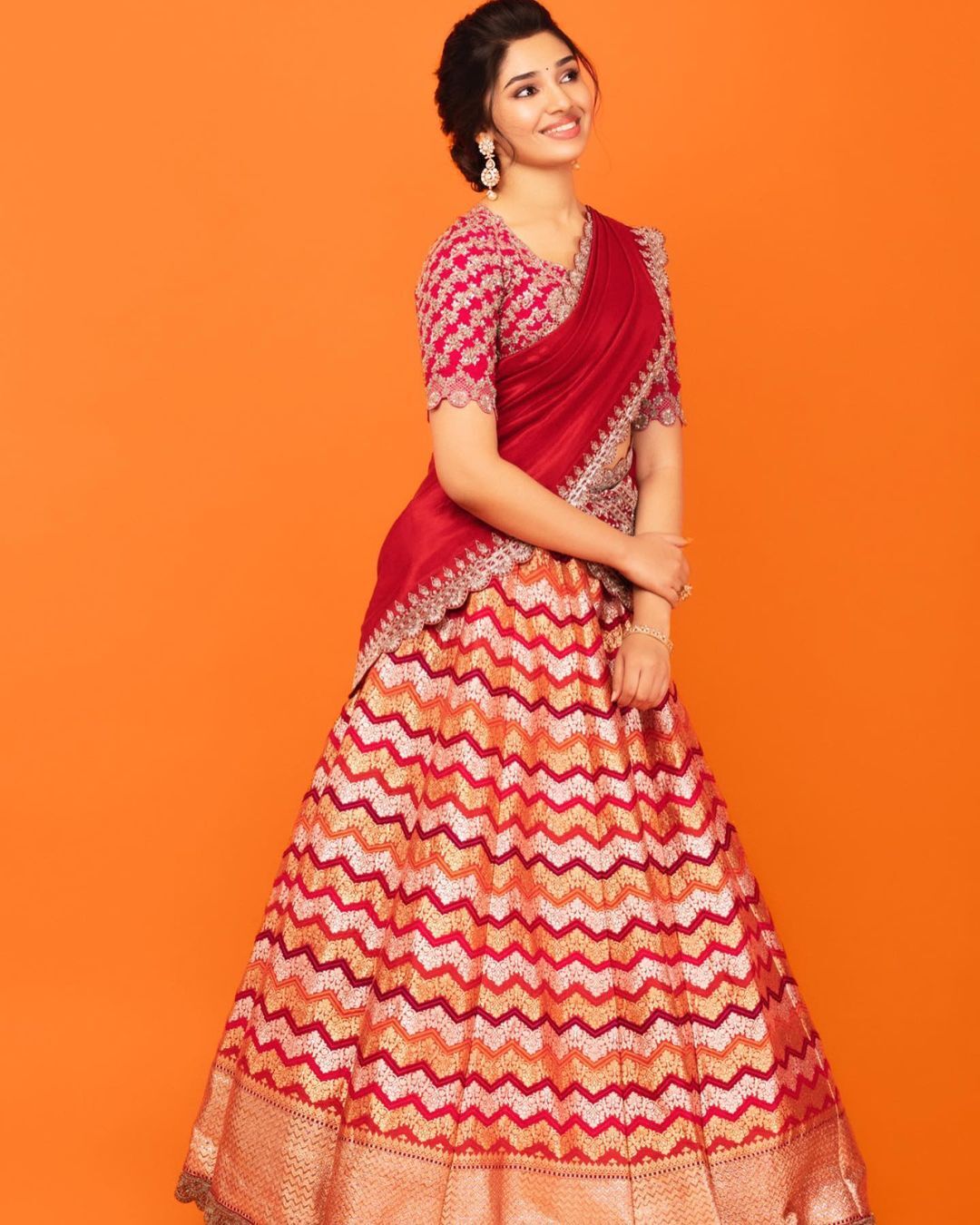 സിമ്പിൾ ലുക്കിൽ നാടൻ സുന്ദരിയായി  നടി, ചിത്രം കാണാം