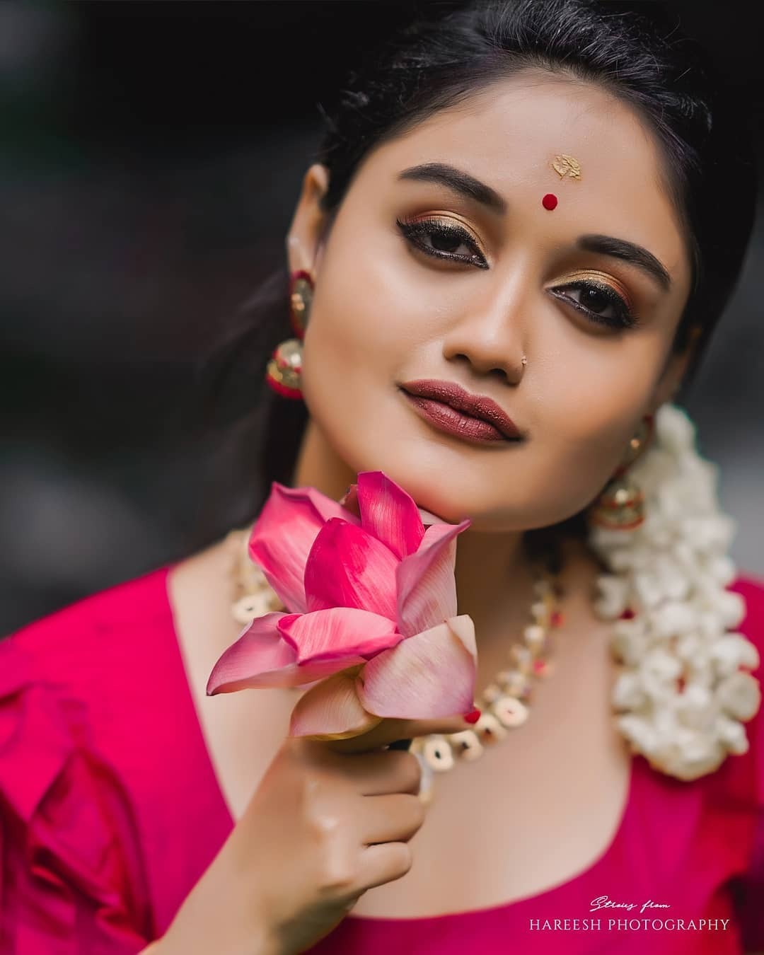 അതീവ സുന്ദരിയായി കുടുംബവിളക്കിലെ ശീതൾ, ശ്രീലക്ഷ്മി ശ്രീകുമാറിന്റെ ചിത്രങ്ങൾ കാണാം