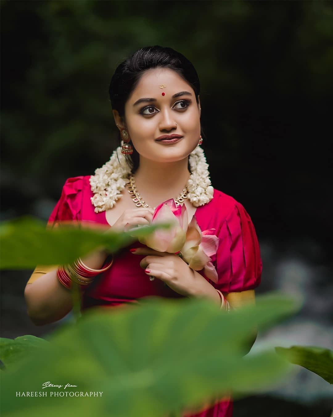 അതീവ സുന്ദരിയായി കുടുംബവിളക്കിലെ ശീതൾ, ശ്രീലക്ഷ്മി ശ്രീകുമാറിന്റെ ചിത്രങ്ങൾ കാണാം