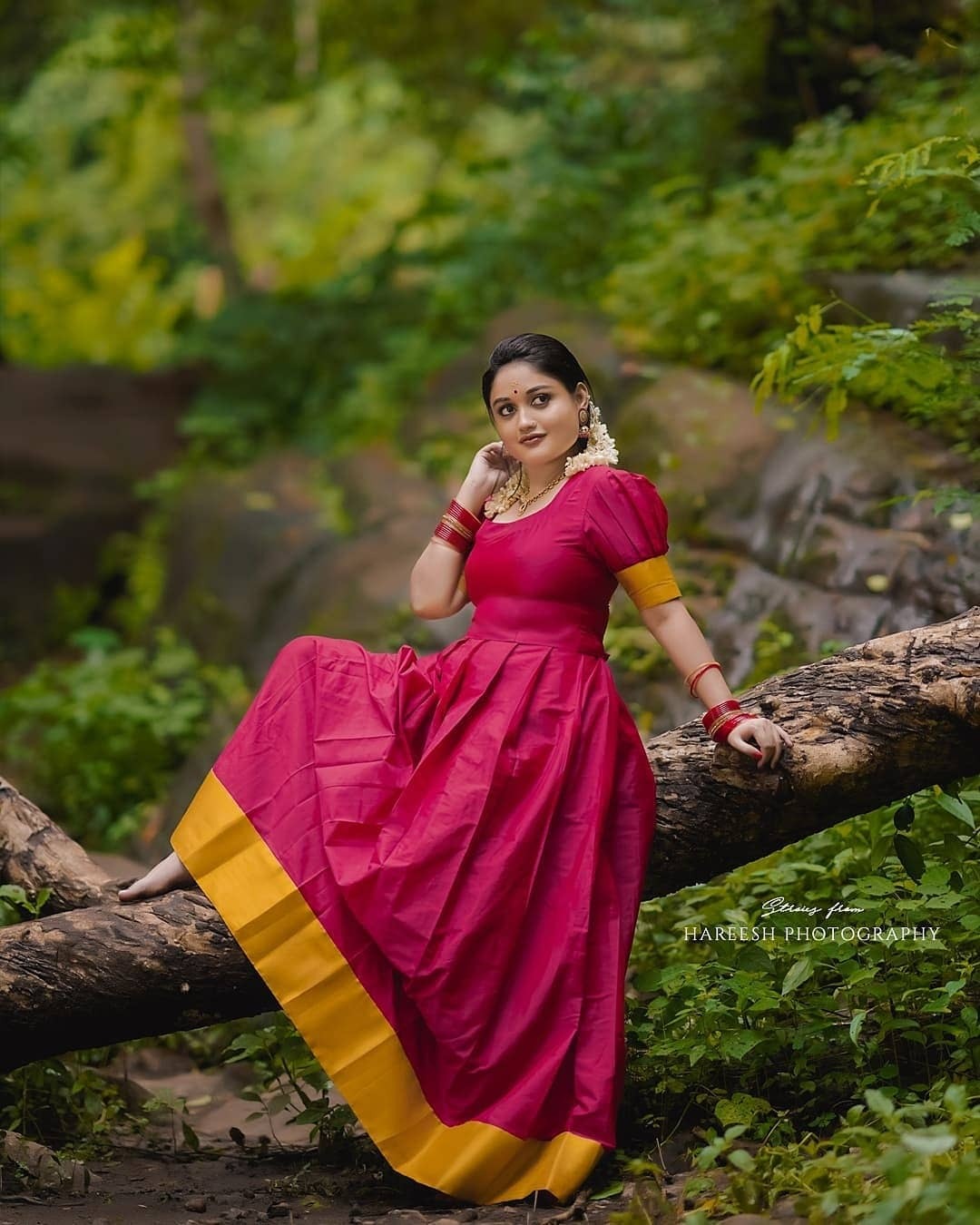 അതീവ സുന്ദരിയായി കുടുംബവിളക്കിലെ ശീതൾ, ശ്രീലക്ഷ്മി ശ്രീകുമാറിന്റെ ചിത്രങ്ങൾ കാണാം
