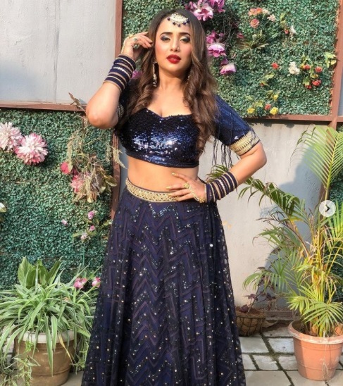 भोजपुरी एक्ट्रेस रानी चटर्जी की सेक्सी देसी तस्वीरें, लगा रही हैं आग