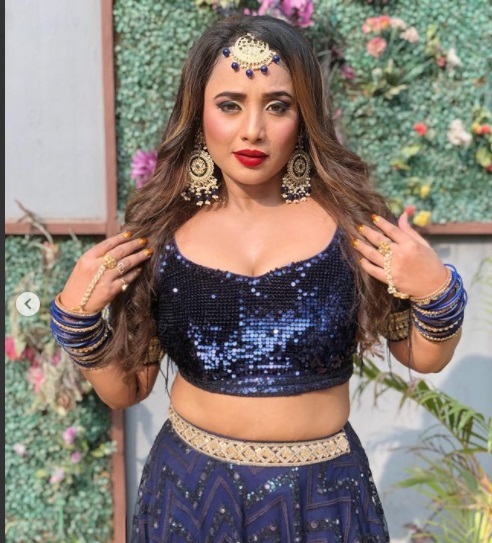 भोजपुरी एक्ट्रेस रानी चटर्जी की सेक्सी देसी तस्वीरें, लगा रही हैं आग