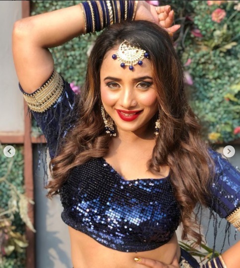 भोजपुरी एक्ट्रेस रानी चटर्जी की सेक्सी देसी तस्वीरें, लगा रही हैं आग