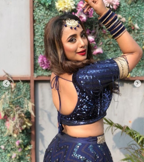 भोजपुरी एक्ट्रेस रानी चटर्जी की सेक्सी देसी तस्वीरें, लगा रही हैं आग