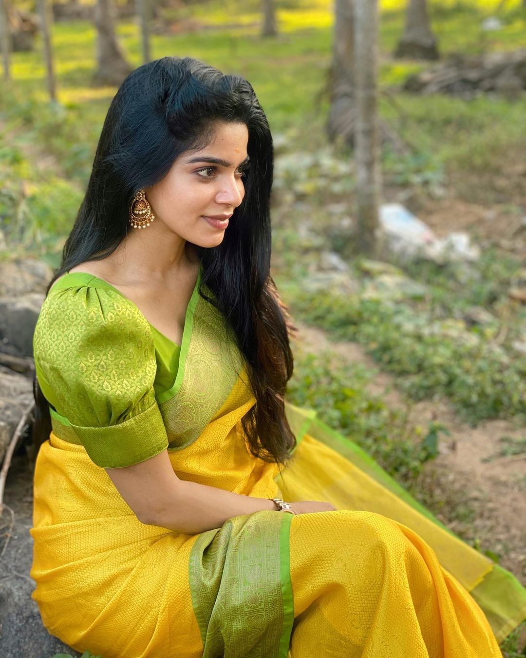 மஞ்ச காட்டு மைனாவாக மாறிய பேச்சுலர் பட நாயகி.. திவ்யபாரதியின் ஹோம்லி பிக்ஸ்!