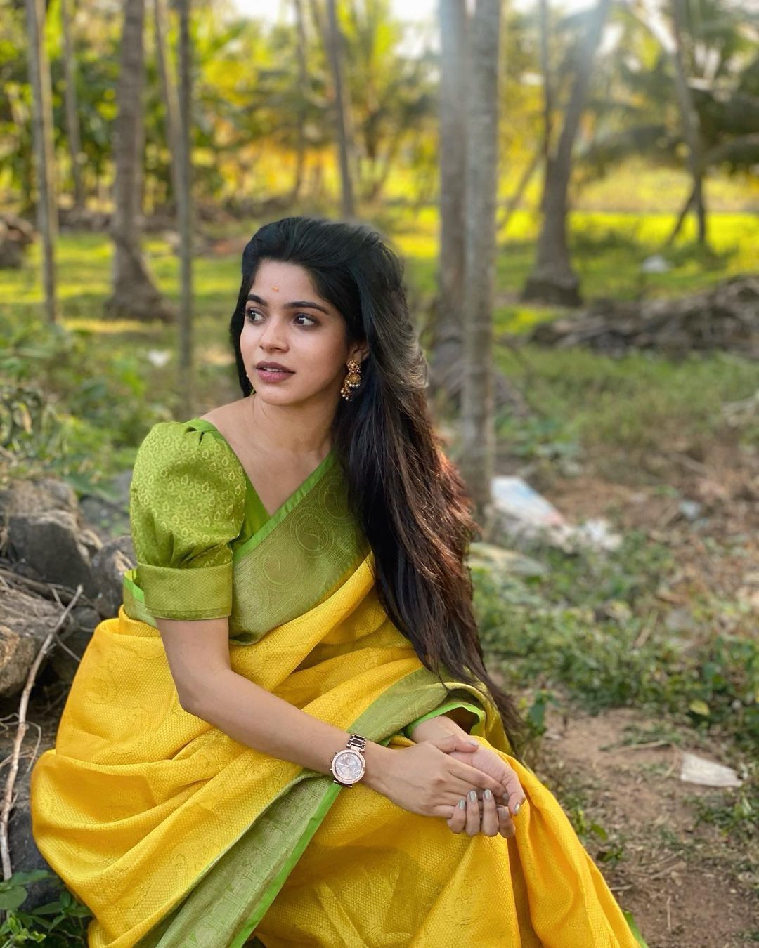 மஞ்ச காட்டு மைனாவாக மாறிய பேச்சுலர் பட நாயகி.. திவ்யபாரதியின் ஹோம்லி பிக்ஸ்!
