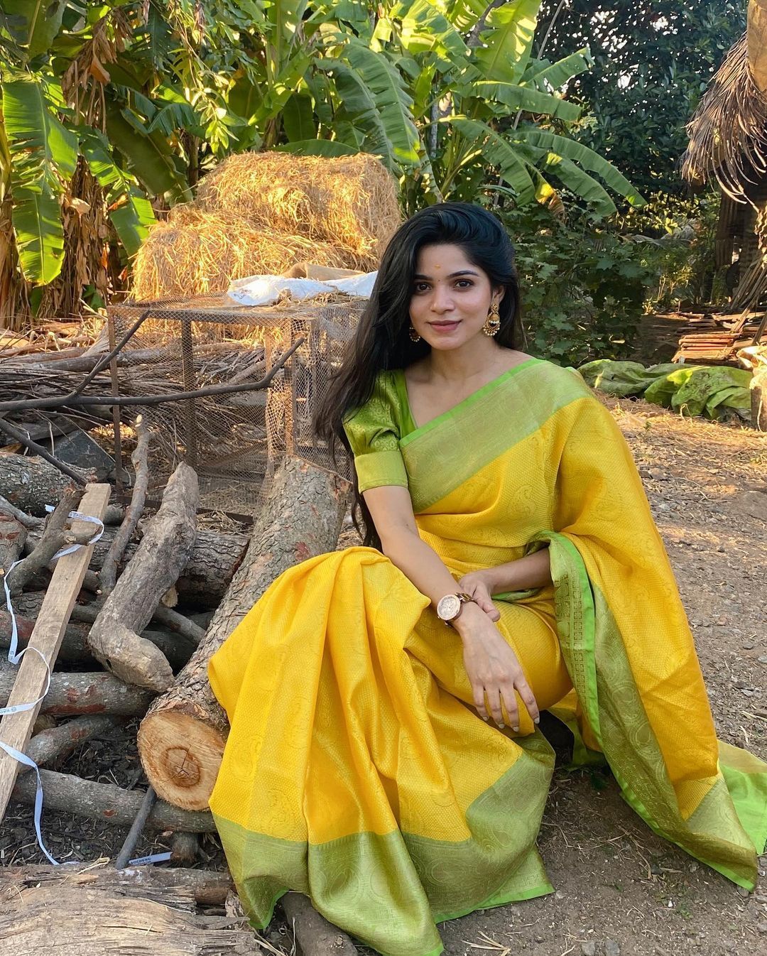 மஞ்ச காட்டு மைனாவாக மாறிய பேச்சுலர் பட நாயகி.. திவ்யபாரதியின் ஹோம்லி பிக்ஸ்!