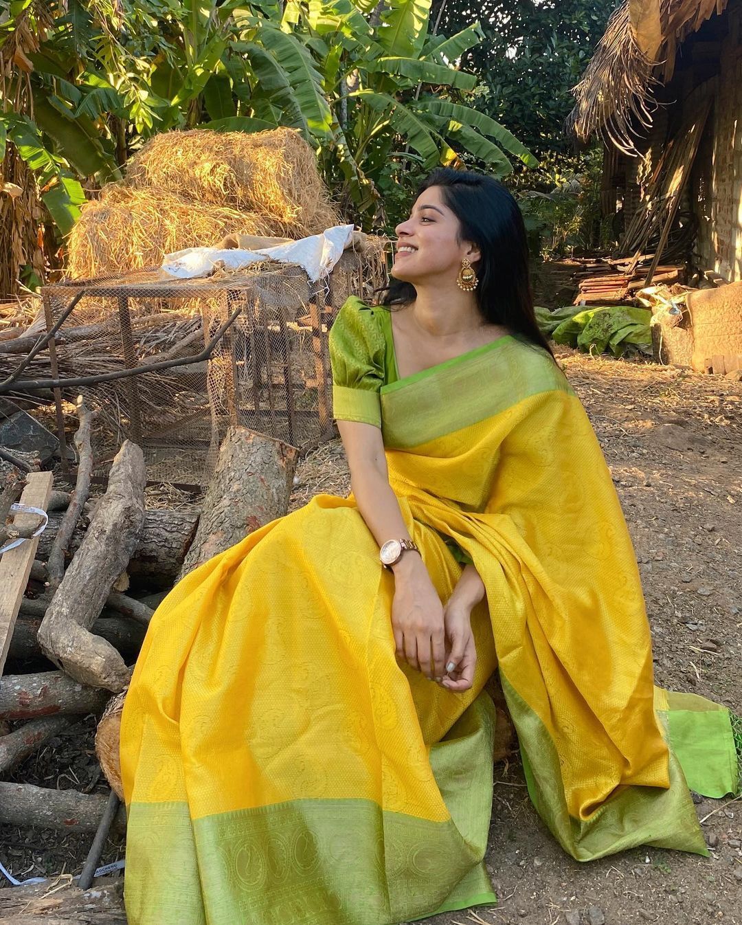 மஞ்ச காட்டு மைனாவாக மாறிய பேச்சுலர் பட நாயகி.. திவ்யபாரதியின் ஹோம்லி பிக்ஸ்!