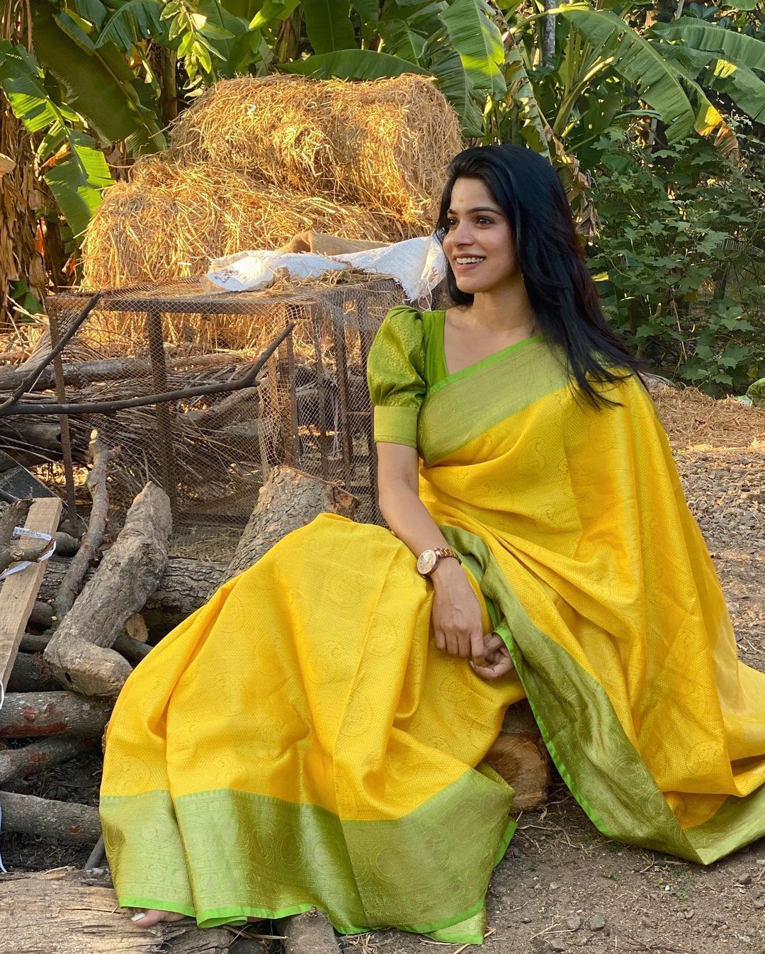 மஞ்ச காட்டு மைனாவாக மாறிய பேச்சுலர் பட நாயகி.. திவ்யபாரதியின் ஹோம்லி பிக்ஸ்!