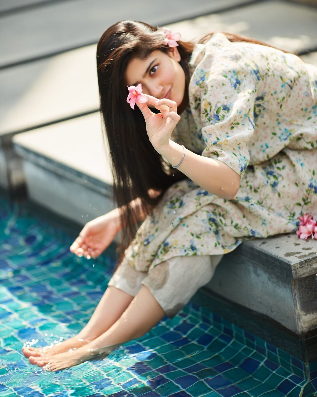 സാരിയണിഞ്ഞ് സായ്പല്ലവി; എന്തൊരഴക്!