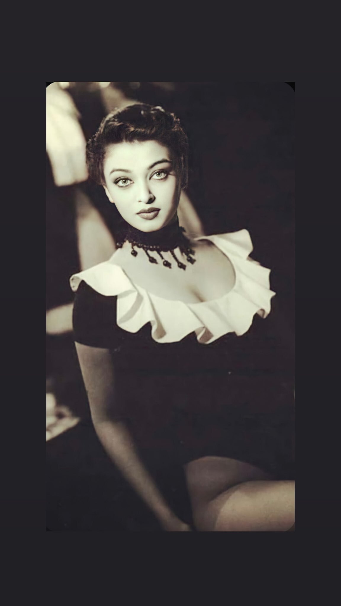 Aishwarya Rai Bachchan's Rare And Unseen Pics Unearthed By Fans