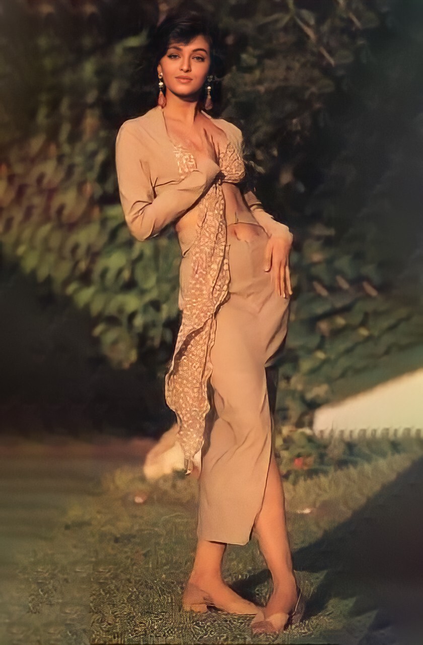 Aishwarya Rai Bachchan's Rare And Unseen Pics Unearthed By Fans