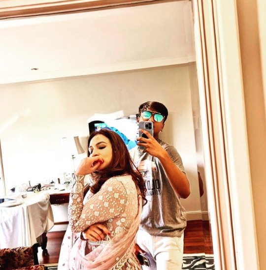 Aishwarya Rajinikanth’s #ProudWife Moments With Dhanush And Other Family Pictures Go Viral