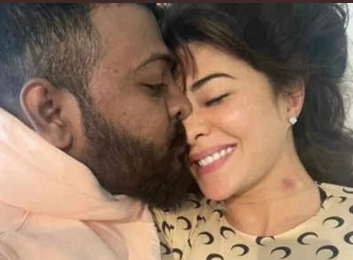Jacqueline Fernandez's Leaked Intimate Pictures With Conman Sukesh Chandrasekhar Shock Netizens