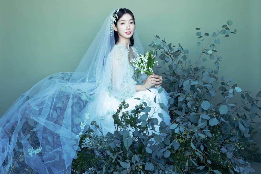 Park Shin-hye & Choi Tae Wedding Photos Go Viral