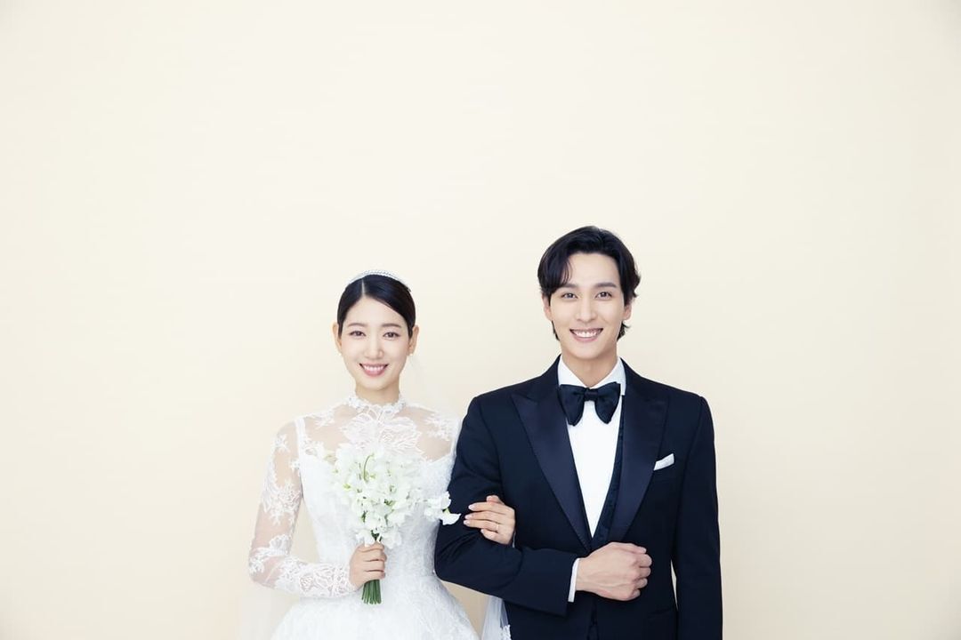 Park Shin-hye & Choi Tae Wedding Photos Go Viral
