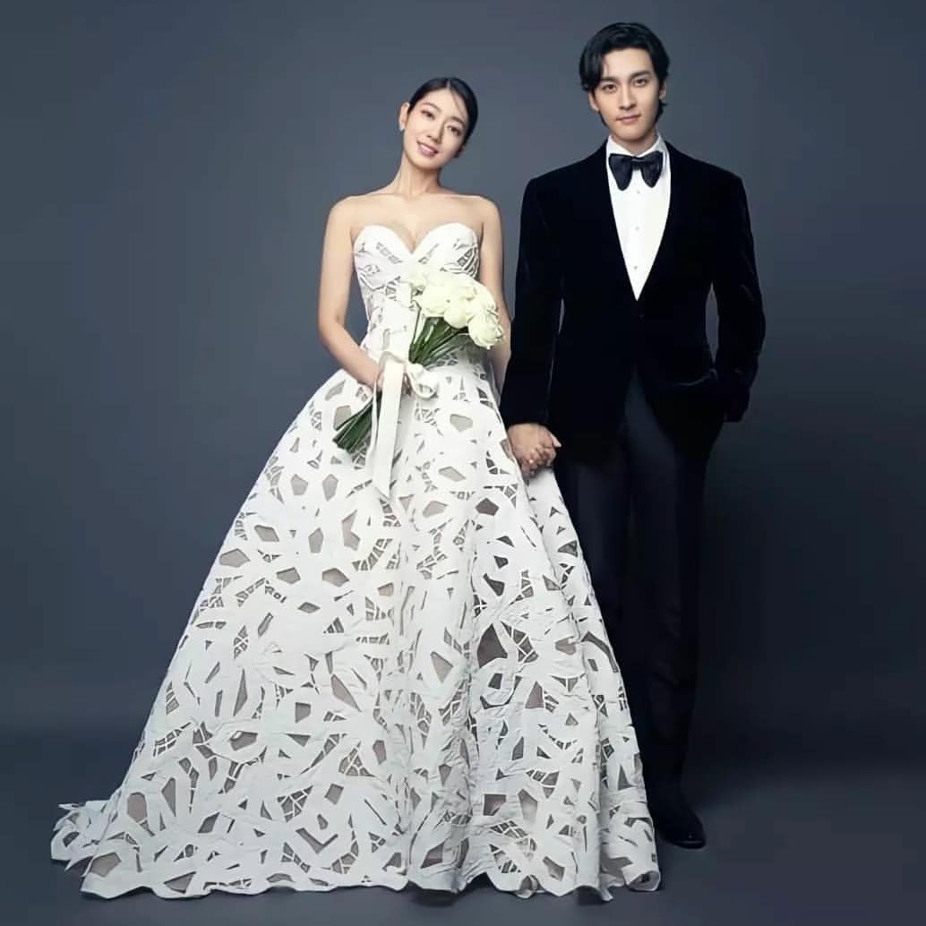 Park Shin-hye & Choi Tae Wedding Photos Go Viral