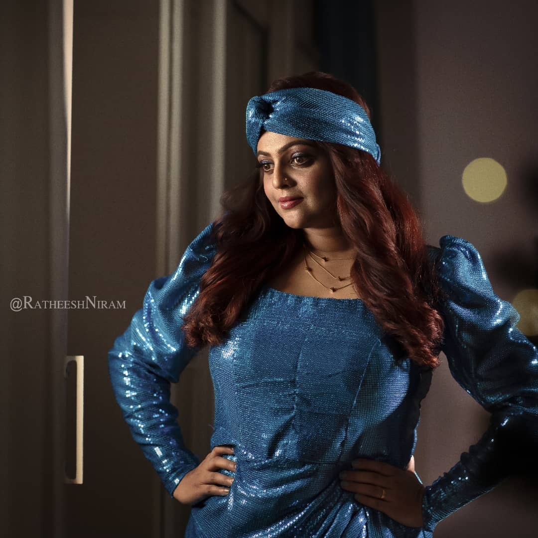 അടിമുടി നീലയണിഞ്ഞ് അശ്വതി; ന്യു ഇയറിനൊരു കിടിലന്‍ മേക്കോവര്‍