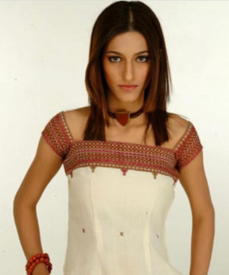 Shruti Haasan’s Throwback Pictures Will Give You A Hard Time Recognizing Her!