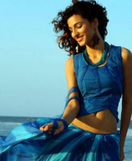 Shruti Haasan’s Throwback Pictures Will Give You A Hard Time Recognizing Her!