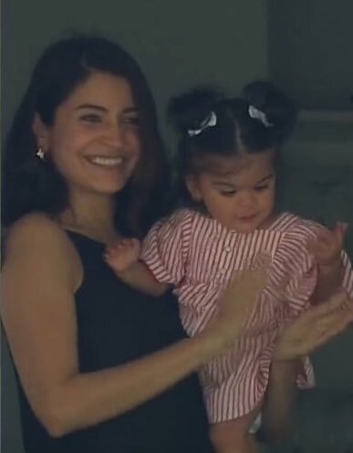 Virat Kohli's Daughter Vamika's Pictures With Anushka Sharma Break Internet