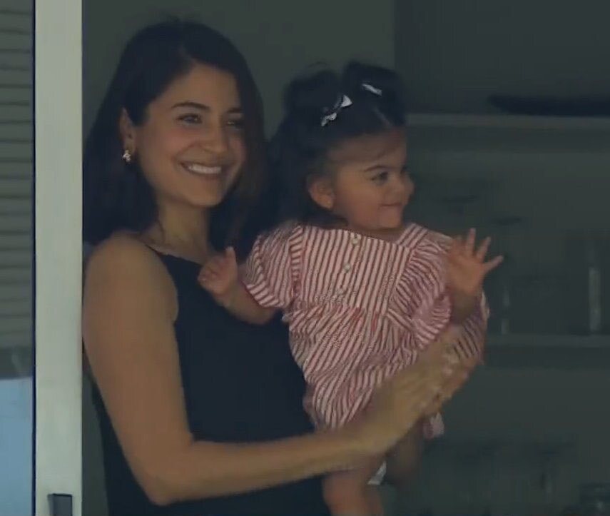Virat Kohli's Daughter Vamika's Pictures With Anushka Sharma Break Internet