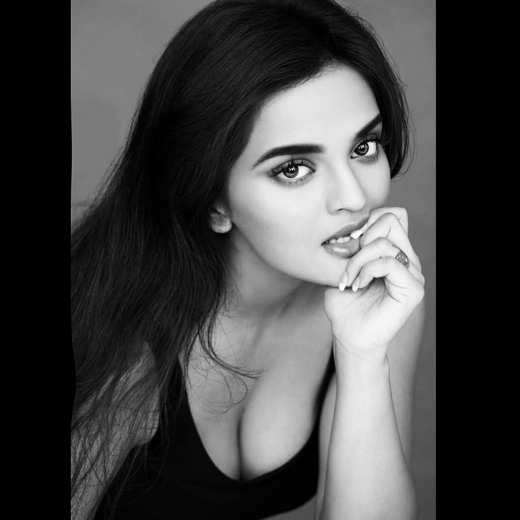Vishal Kotian’s GF Payal Shetty’s Sultry Looks Will Drive You Crazy