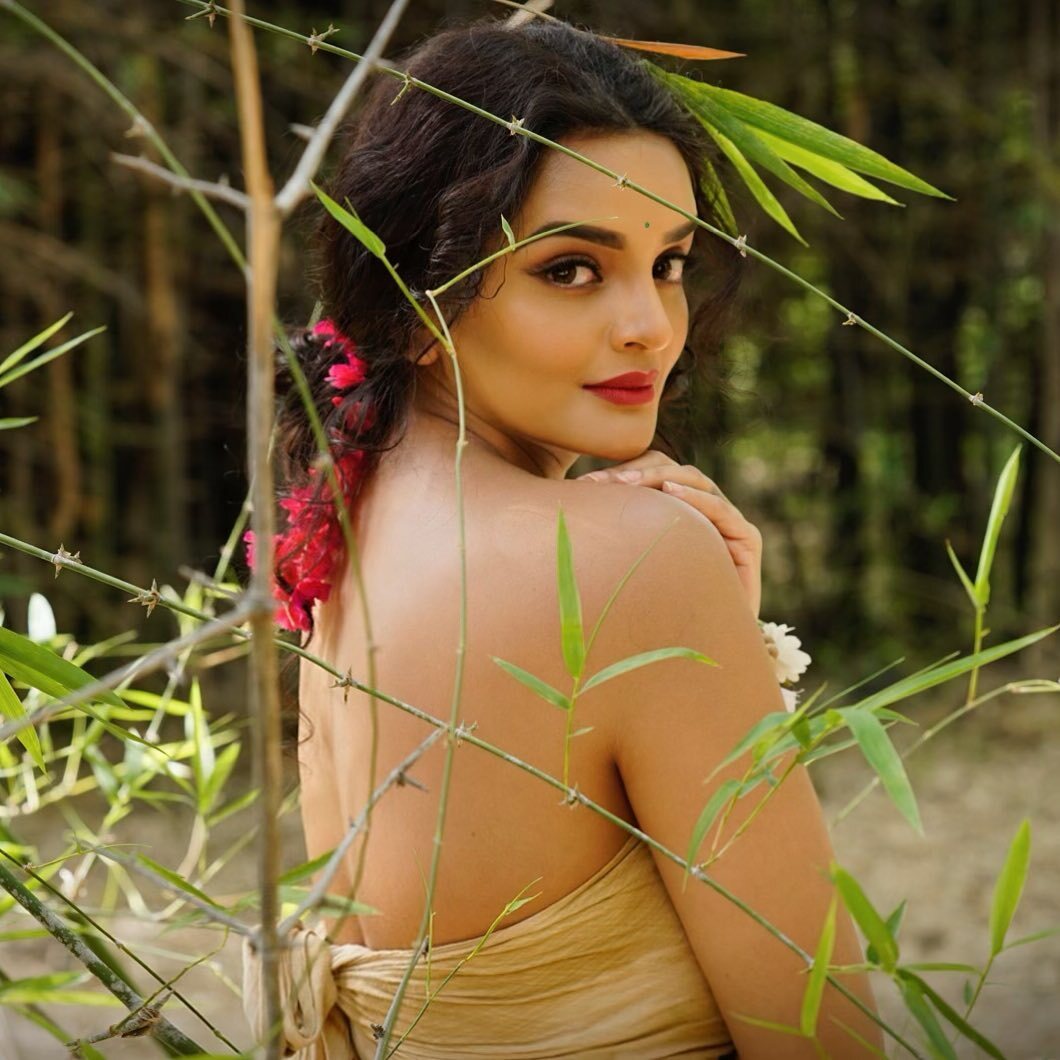 Vishal Kotian’s GF Payal Shetty’s Sultry Looks Will Drive You Crazy