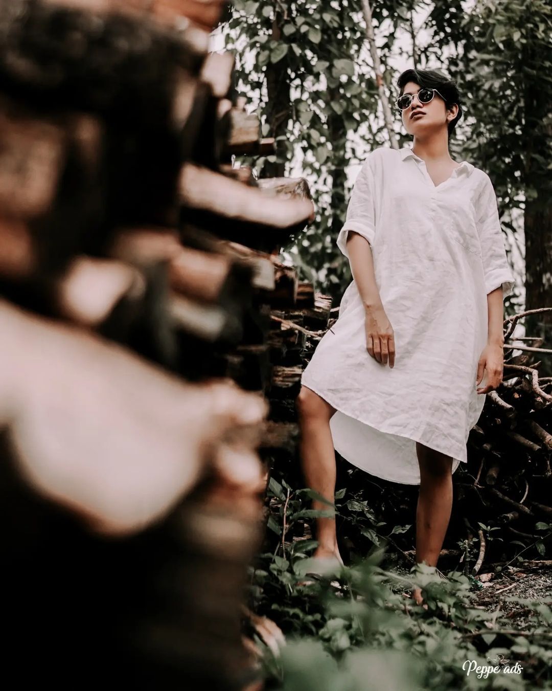 വെള്ളയില്‍ ഗ്ലാമറസായി അനാര്‍ക്കലി; ബോളിവുഡിലേക്ക് പോകുമോ എന്ന് ആരാധകര്‍