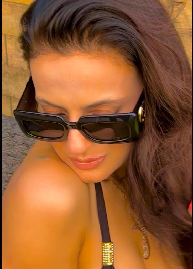 Ameesha Patel Drops Bikini Pictures; Accused Of Promoting Nudity