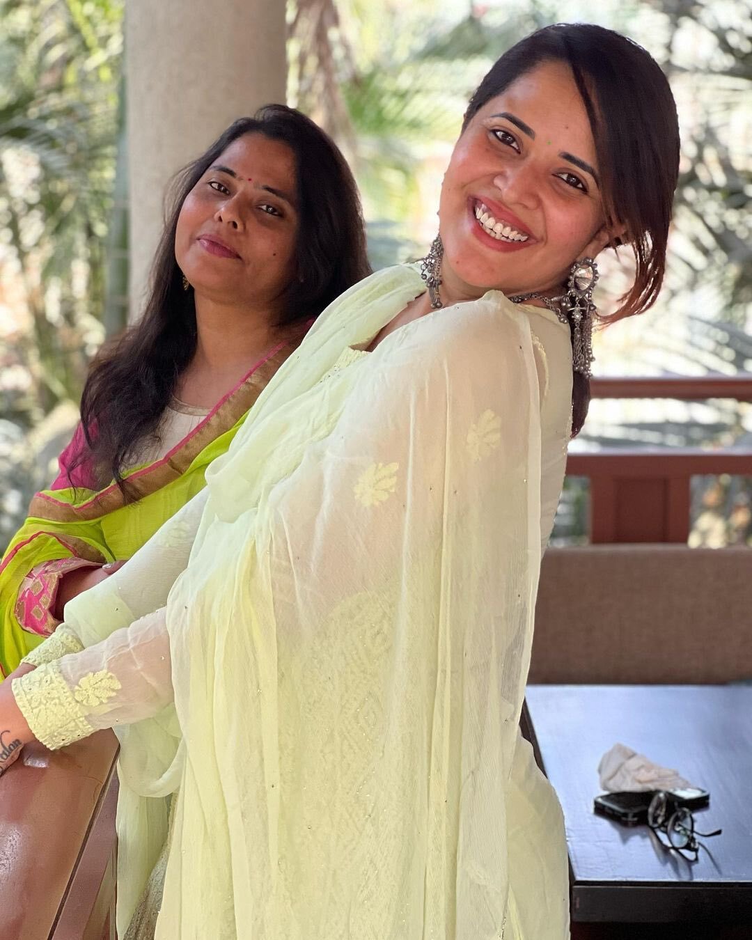 Anasuya Bharadwaj: కుటుంబంతో కలిసి అనసూయ ఎంజాయ్.. మీరెప్పుడూ చూడని పర్సనల్ ఫొటోలివే!