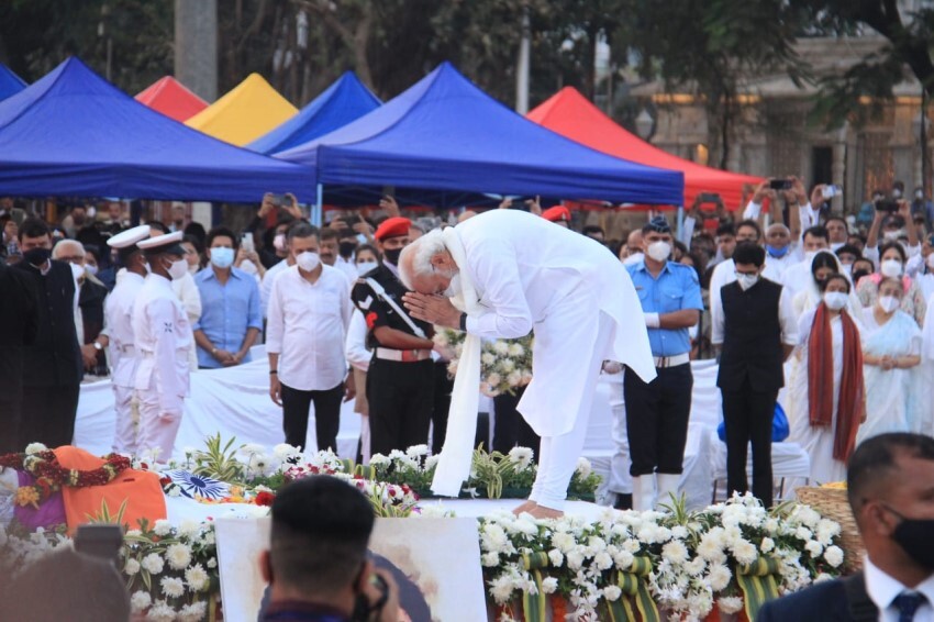 Celebs attend Lata Mangeshkar's state funeral at Shivaji Park