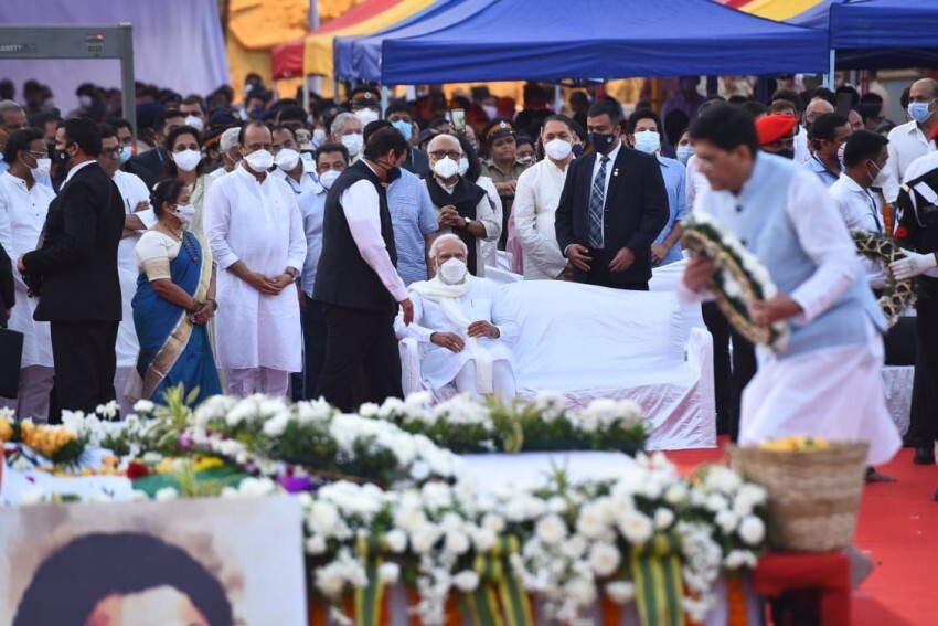 Celebs attend Lata Mangeshkar's state funeral at Shivaji Park