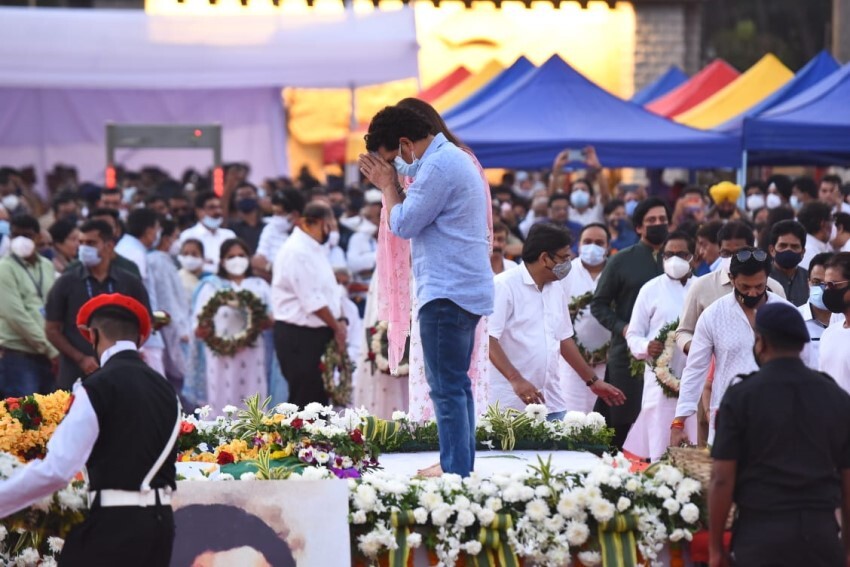 Celebs attend Lata Mangeshkar's state funeral at Shivaji Park