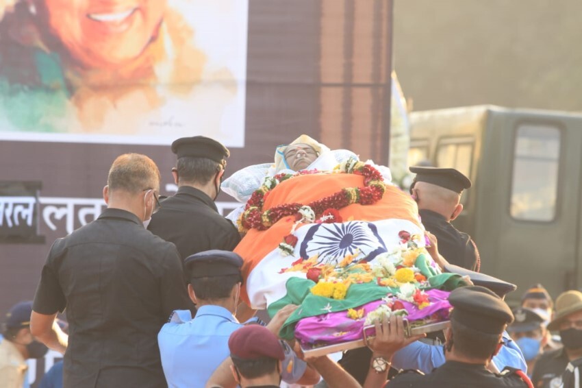 Celebs attend Lata Mangeshkar's state funeral at Shivaji Park