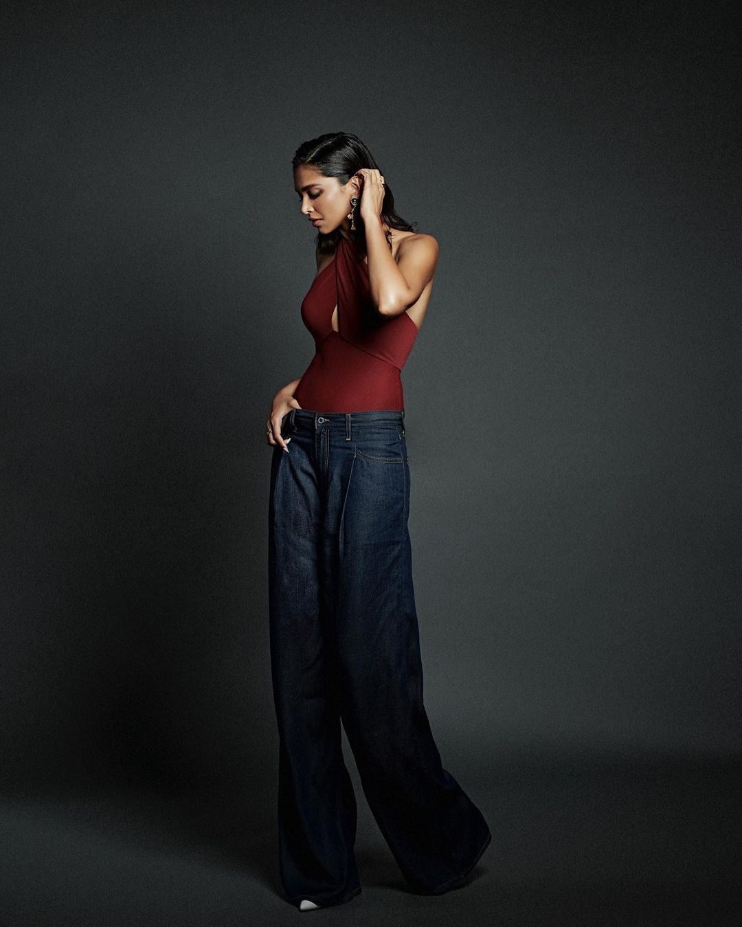 ഗ്ലാമറസ് ലുക്കിൽ ദീപിക പദുകോൺ, നടിയുടെ ഹോട്ട് ചിത്രങ്ങൾ വൈറൽ ആവുന്നു