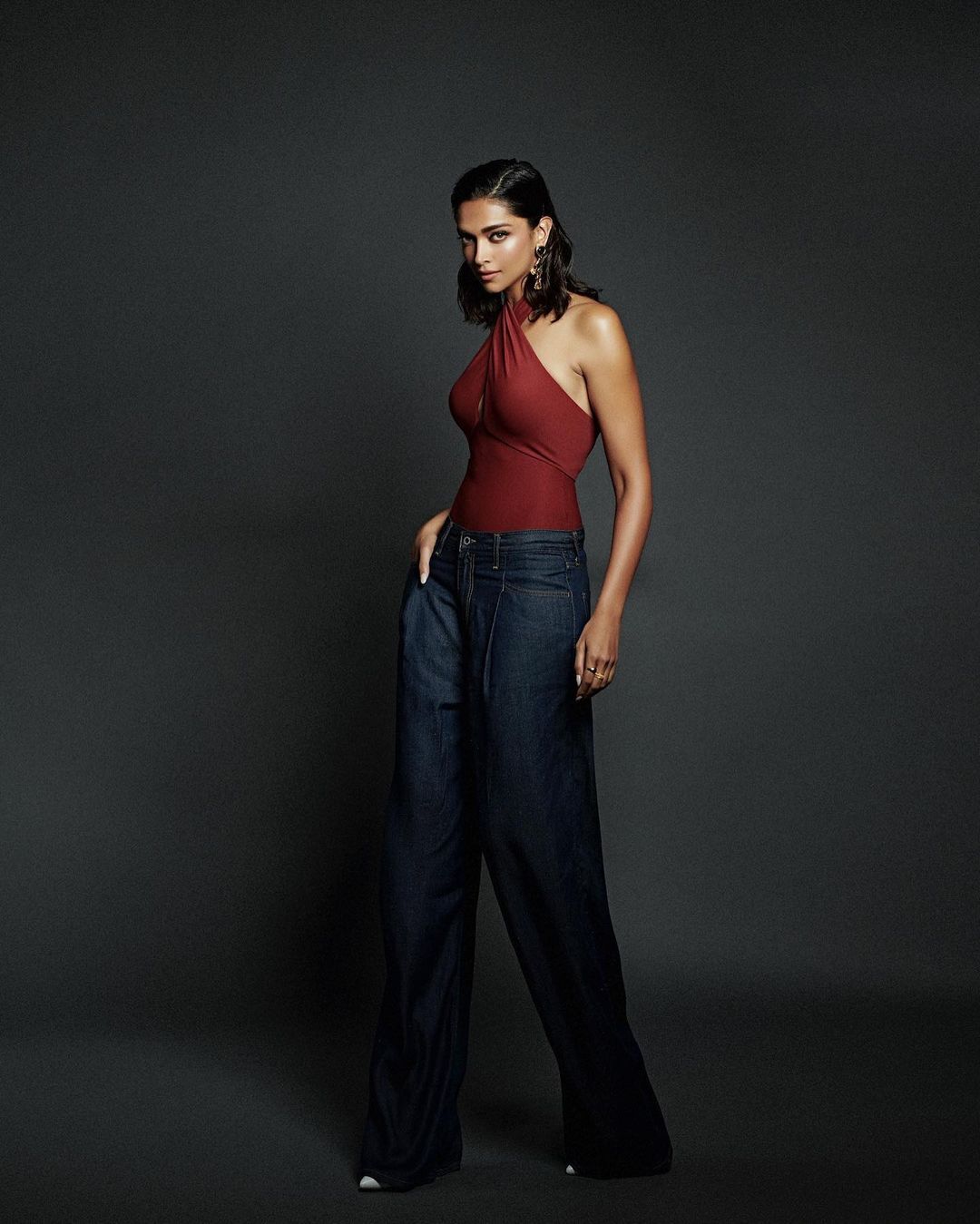 ഗ്ലാമറസ് ലുക്കിൽ ദീപിക പദുകോൺ, നടിയുടെ ഹോട്ട് ചിത്രങ്ങൾ വൈറൽ ആവുന്നു