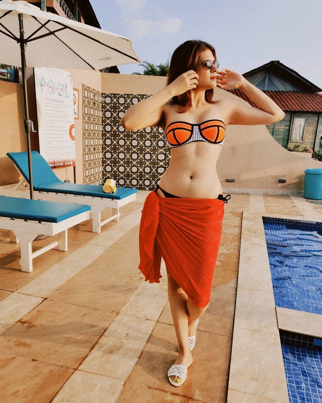 இதுதான் அந்த ஸ்லிப்பா? டீ கப் உடன் கவர்ச்சி போஸ் கொடுத்த ஷ்ரத்தா தாஸ்!