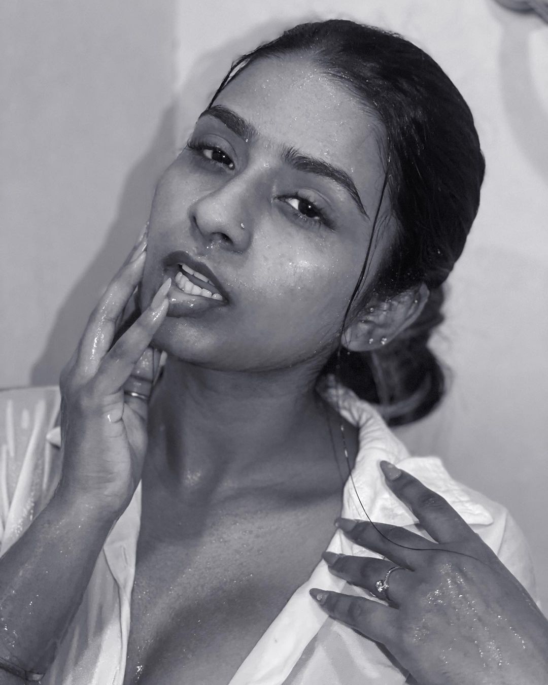 Suhana Khan Instagram Sensation Photos Viral On Internet
