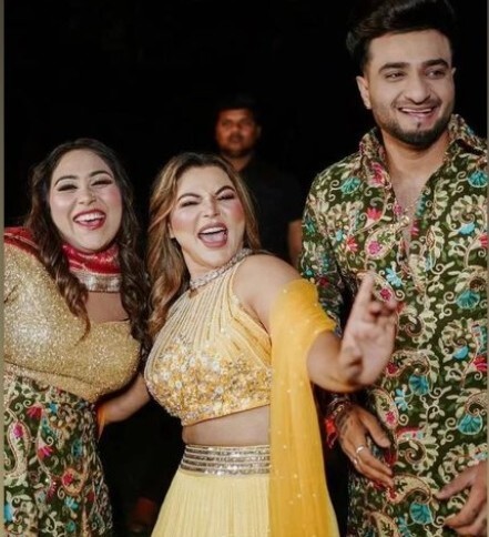 Umar Riaz, Himanshi Khurana, Donal Bisht, Rakhi Sawant, Yuvika Chaudhary & Others Have A Blast At Afsana Khan’s Mehndi Ceremony