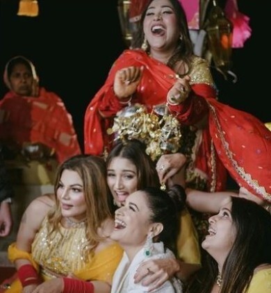 Umar Riaz, Himanshi Khurana, Donal Bisht, Rakhi Sawant, Yuvika Chaudhary & Others Have A Blast At Afsana Khan’s Mehndi Ceremony