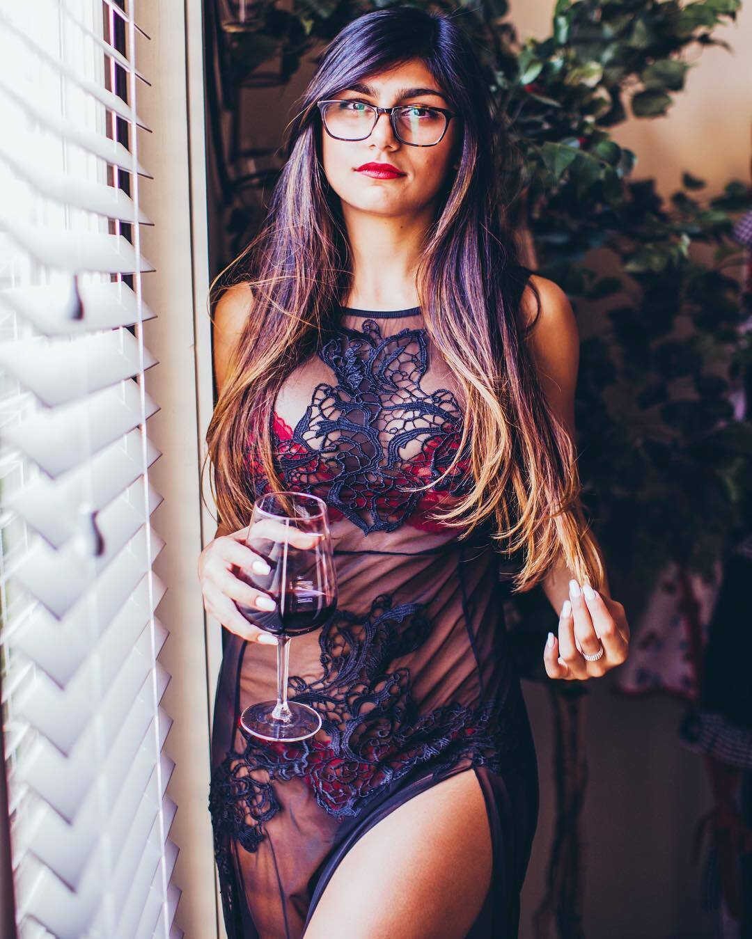 ಮಿಯಾ ಖಲೀಫಾ ಹಾಟ್ ಲುಕ್ಕಿಗೆ ಫ್ಯಾನ್ಸ್ ಫಿದಾ