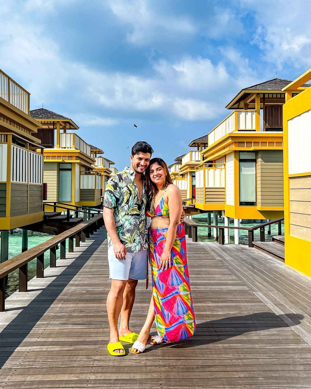 മാലിദ്വീപില്‍ ഗ്ലാമറസ് ലുക്കില്‍ അപര്‍ണ്ണ തോമസ്, ചിത്രം കാണാം